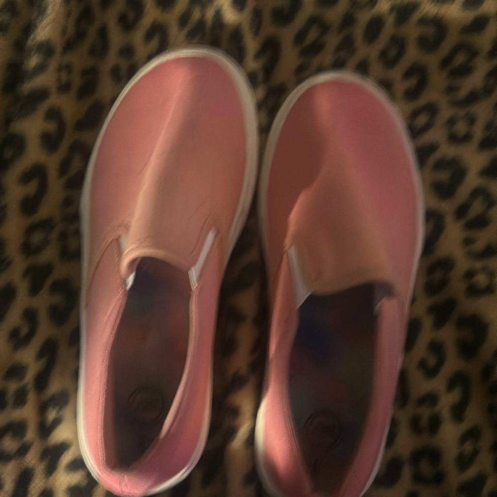 Pink vans on here not very much saving lotsss of money 😃